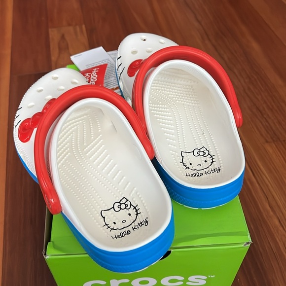 Hello Kitty Crocs - Picture 3 of 8